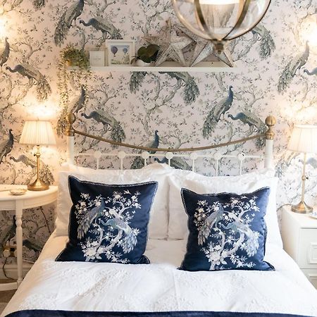 Peacock Room At Field View Cottage Eccleston  Kültér fotó