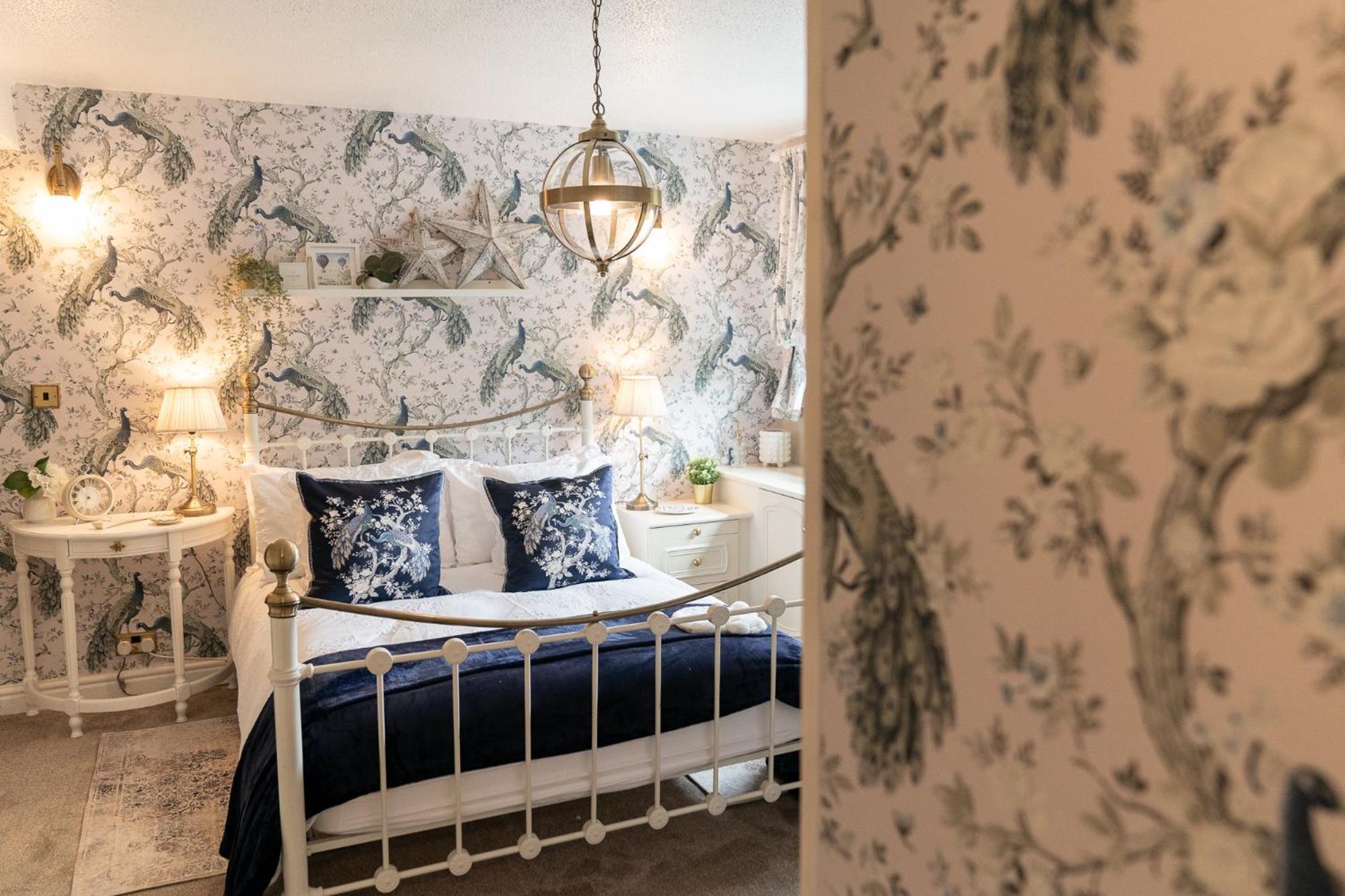 Peacock Room At Field View Cottage Eccleston  Kültér fotó